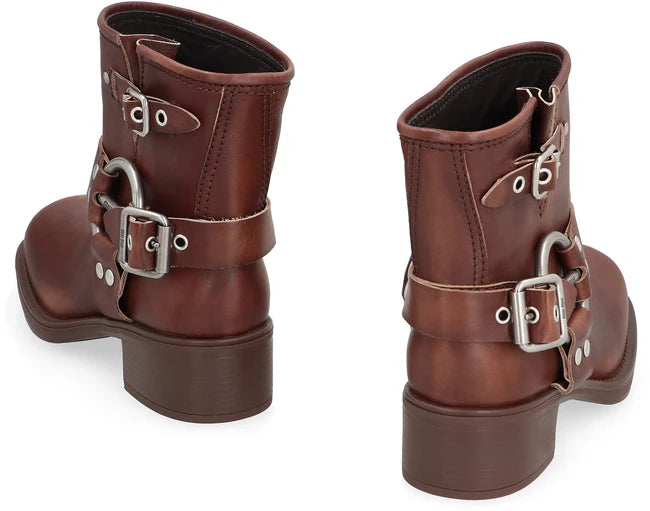 Miu Miu
Vintage-Look leather ankle boots