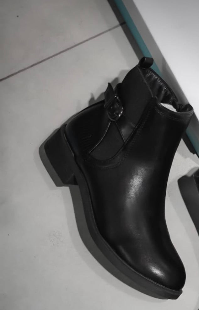 Black Ankle Boots – Classic Everyday Style