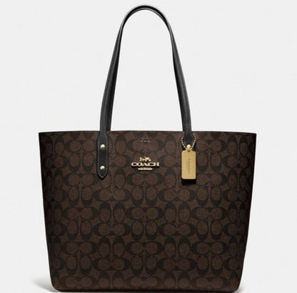 Town Bucket Bag In Signature Canvas