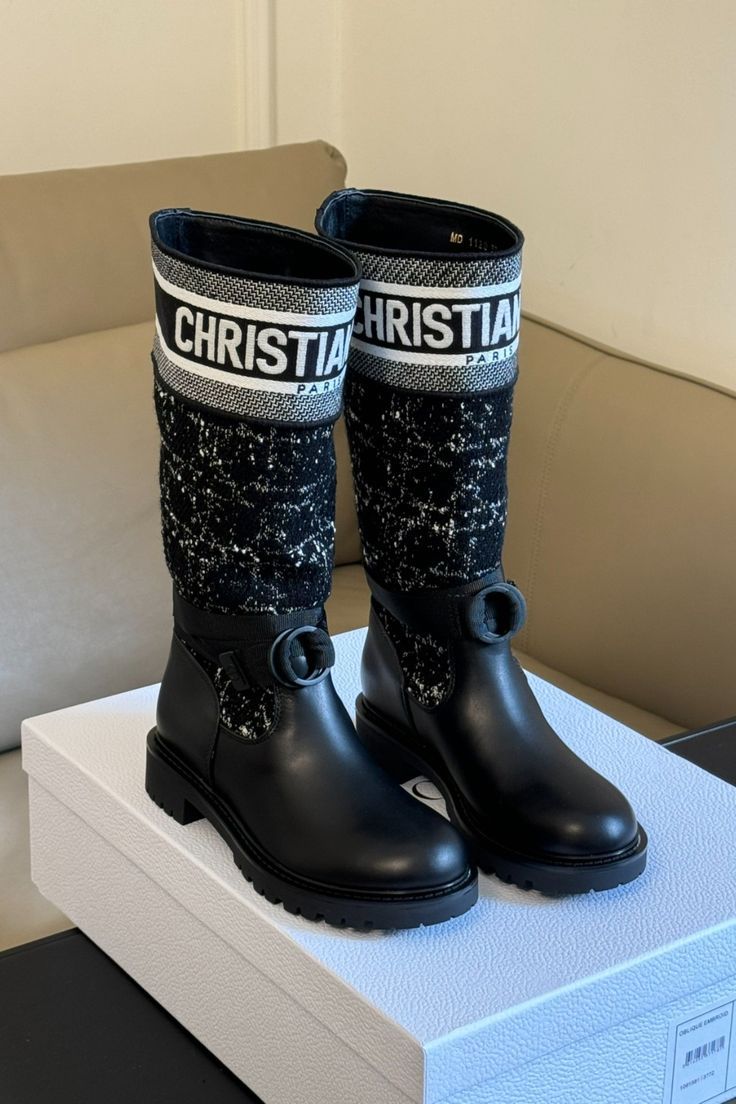 D-Major tweed boots